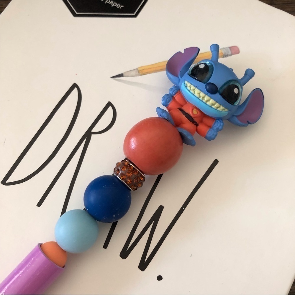 Disney Doorables: Lilo & Stitch: Stitch prisoner 626 handmade beaded pen